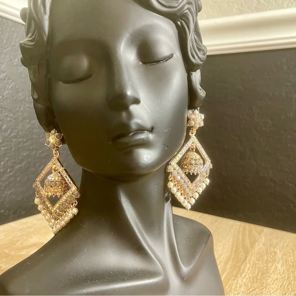 Elegant Gold and Grey Earrings - Picture 3 of 5